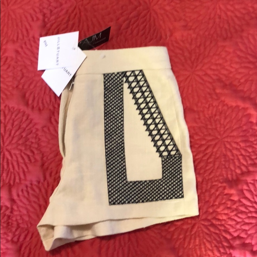 Embroidered Linen Short - Picture 4 of 5